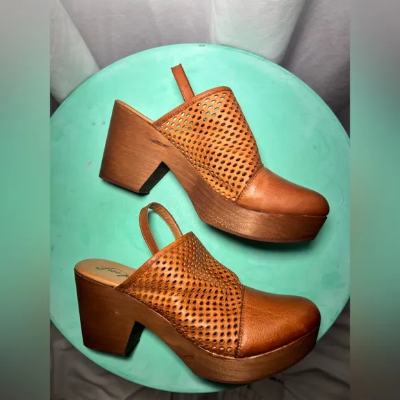 Free People Logan Clog | 39