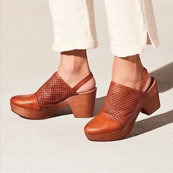 Free People Logan Clog | 39
