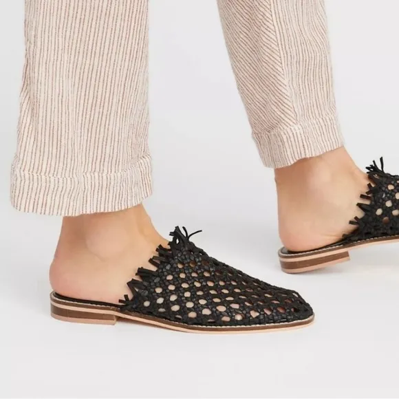 Free People Mirage mules slides black size 7.5