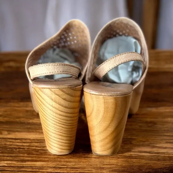 Free People NWB Size 38EU peach pearl the Logan Leather Clogs