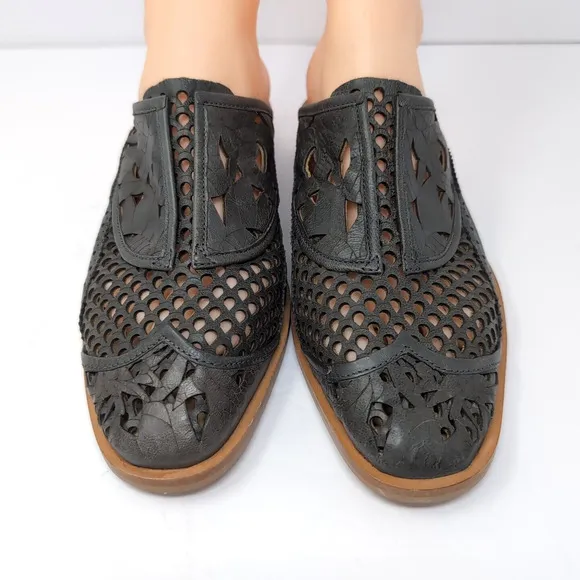 FREE PEOPLE Paramount Leather Mules Shoes Womens US 7.5 EU 38 Gray Laser Cut NEW