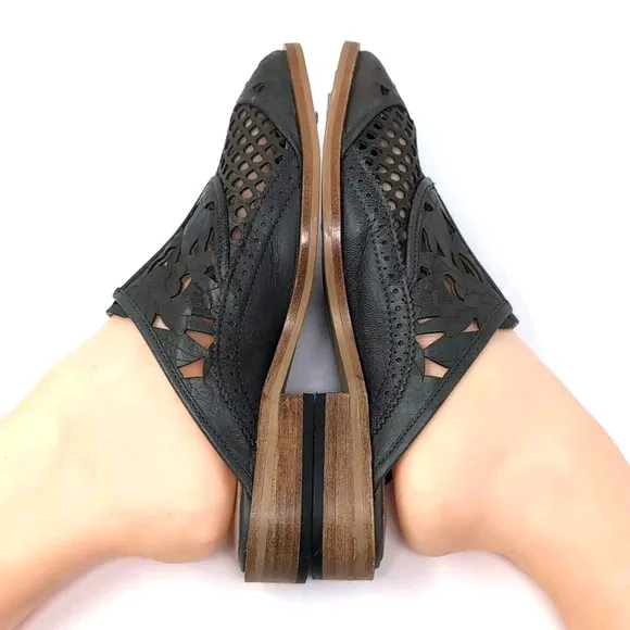 FREE PEOPLE Paramount Leather Mules Shoes Womens US 7.5 EU 38 Gray Laser Cut NEW