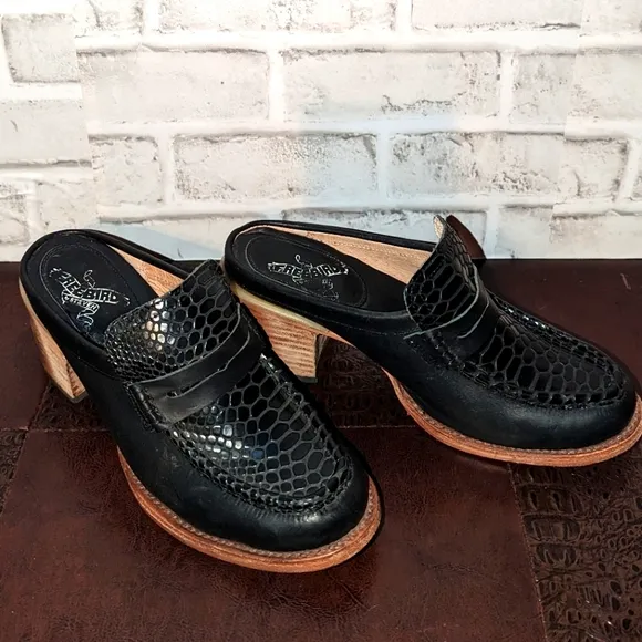 FreeBird Collins Black Leather Snake Embossed Mules size 8