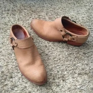 Frye harness pointy toe slip on mules women's Sz 9,5