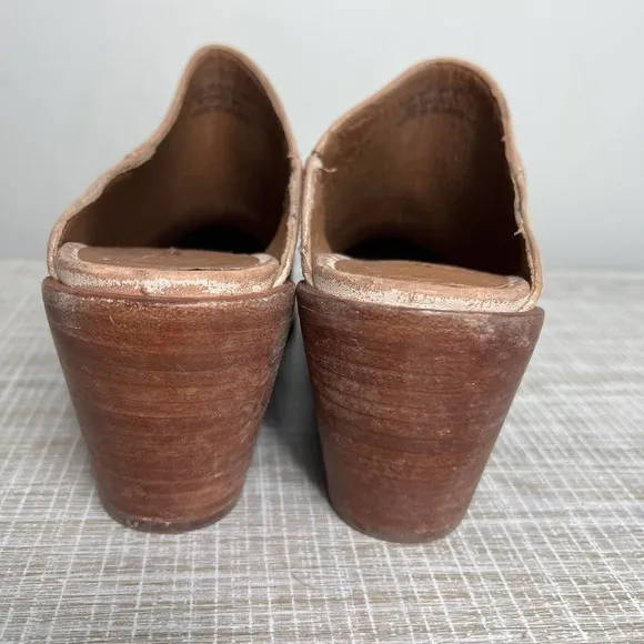 Frye SERENA WOMENS ALMOND TOE LEATHER WEDGE MULES SIZE 8.5