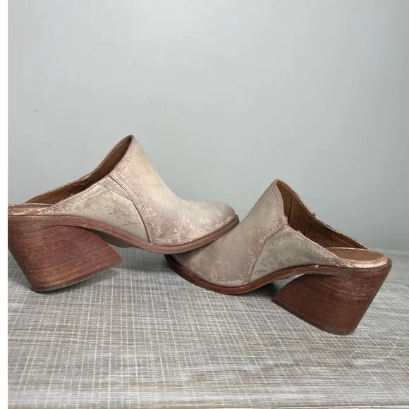 Frye SERENA WOMENS ALMOND TOE LEATHER WEDGE MULES SIZE 8.5