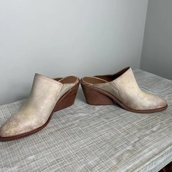 Frye SERENA WOMENS ALMOND TOE LEATHER WEDGE MULES SIZE 8.5