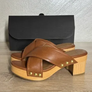 Frye Women 5.5M Fiona Slide Whiskey Brown Leather Clogs Fashion Slides Sandals