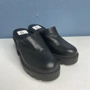 GB Gianni Bini Size 6 M End-Game Leather Black Lug Sole chunky close toe Mules