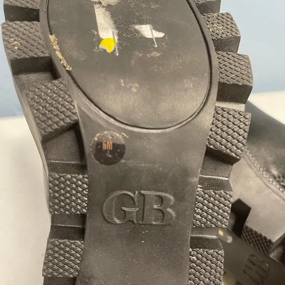 GB Gianni Bini Size 6 M End-Game Leather Black Lug Sole chunky close toe Mules