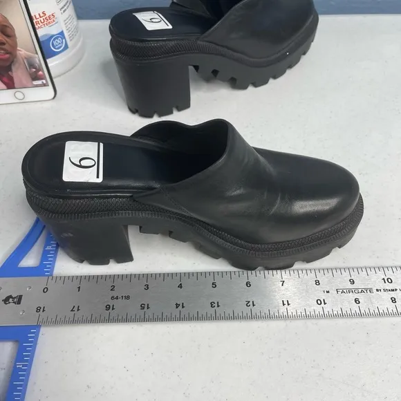 GB Gianni Bini Size 6 M End-Game Leather Black Lug Sole chunky close toe Mules