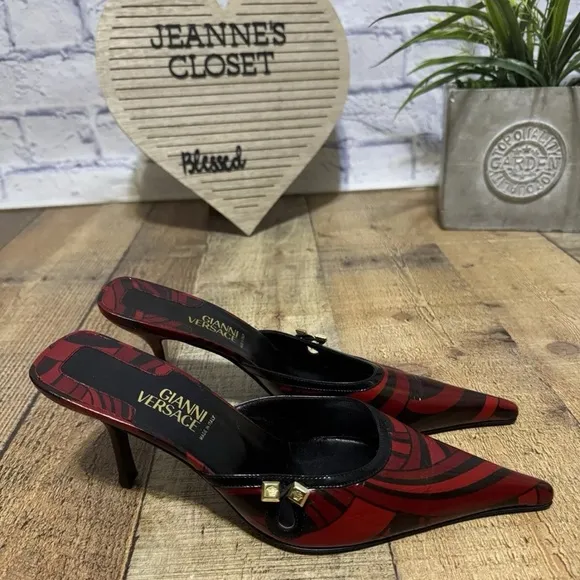 Gianni Versace Vintage Heels Abstract red black Leather Pointed Toe 39 US 9