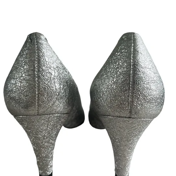 Good American The Icon Pointed Toe pump Heels. Silver crackle leather size 7.