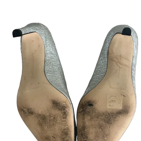 Good American The Icon Pointed Toe pump Heels. Silver crackle leather size 7.