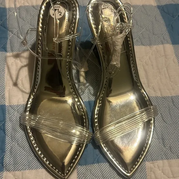 GOOD AMERICAN WOMEN’S CINDER-F*CKING-RELLA WEDGE in SILVER