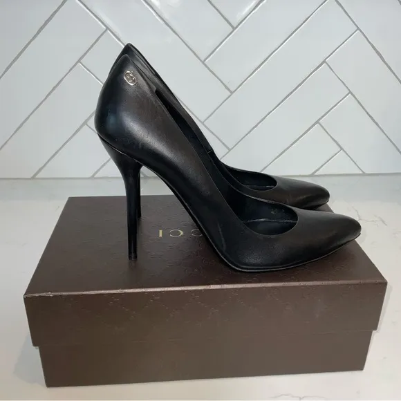 GUCCI Black Leather Logo Pointed toe Heels