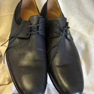 Gucci Black Leather Oxford Shoes for Formal Elegance