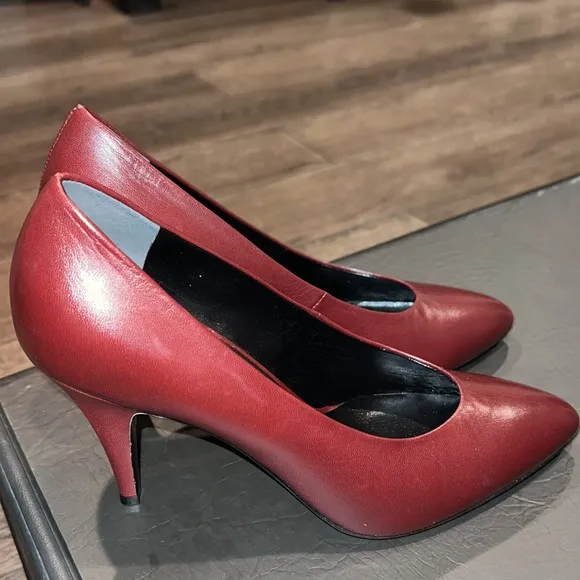Gucci pumps NEW size 40 ❤️Blanca pointed toe pumps