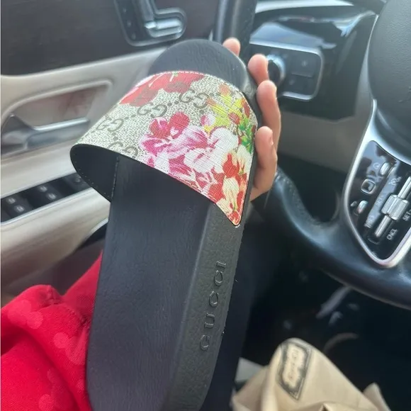 Gucci Women's Floral Black Slides/ Size 7.5 /Designer Luxury Summer Pool Shoes.