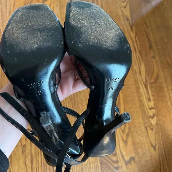 ⚫️GUCCI: Women’s size 7B, vintage black strappy heels w/adjustable ankle straps.