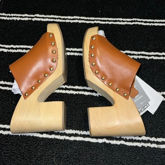 H&amp;M Brown and Tan Clogs Studded Wood Leather Heeled Sandals