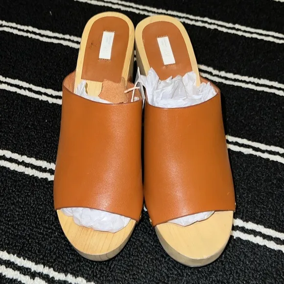 H&amp;M Brown and Tan Clogs Studded Wood Leather Heeled Sandals