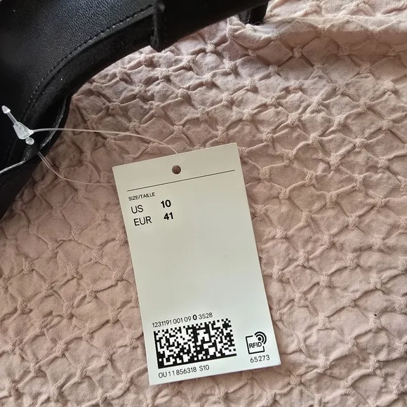 H&amp;M Women’s Pumps Black Covered Heels new with tag