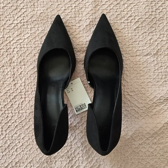 H&amp;M Women’s Pumps Black Covered Heels new with tag