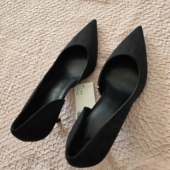 H&amp;M Women’s Pumps Black Covered Heels new with tag