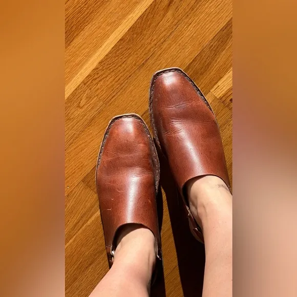 Hilos Aurora mules in Burgundy