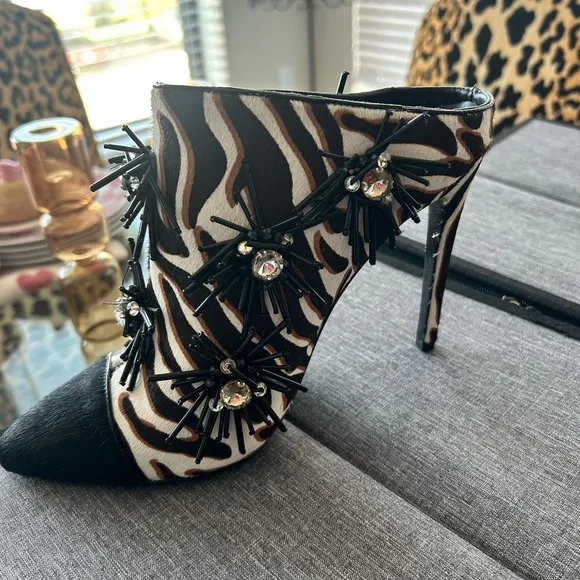 I Am Jenifer Le Women’s Zebra Print Slip On Ankle Mules - Size 10