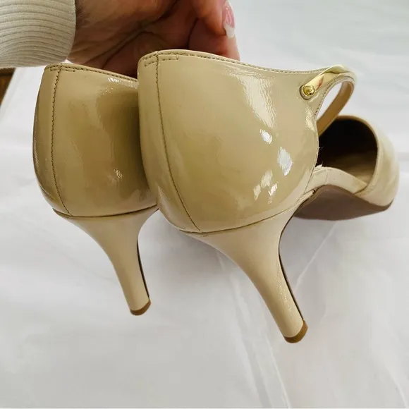 Impo Tracie Style Flesh Toned Gold Bar Strap Pointed Toe Heels Size 7.5