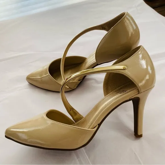 Impo Tracie Style Flesh Toned Gold Bar Strap Pointed Toe Heels Size 7.5