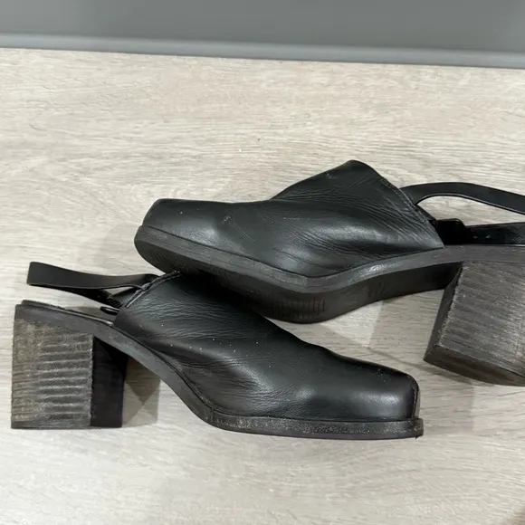 Intentionally Blank Mules Honcho in Black Leather