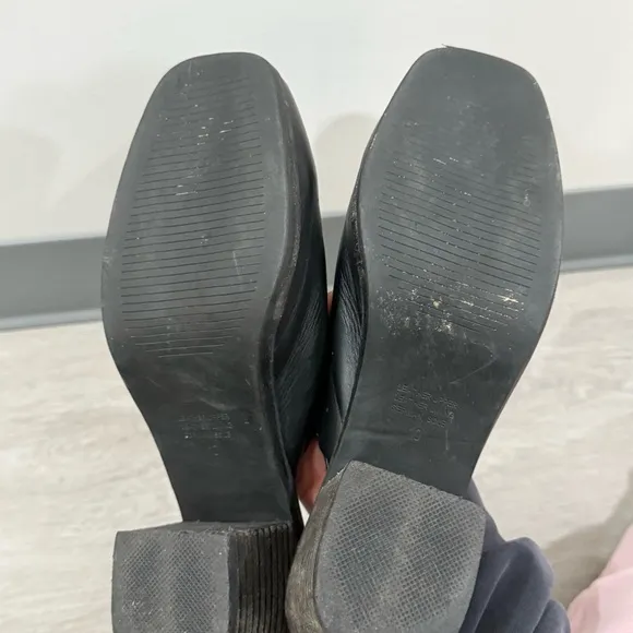 Intentionally Blank Mules Honcho in Black Leather