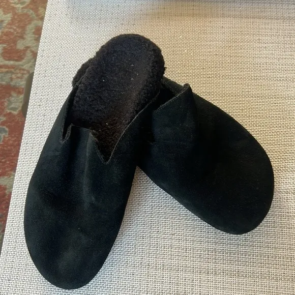 J. CREW , size 8.5 , Black Suede Slippers, soft cushion, pre loved 🥰