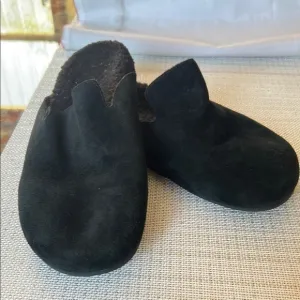J. CREW , size 8.5 , Black Suede Slippers, soft cushion, pre loved 🥰