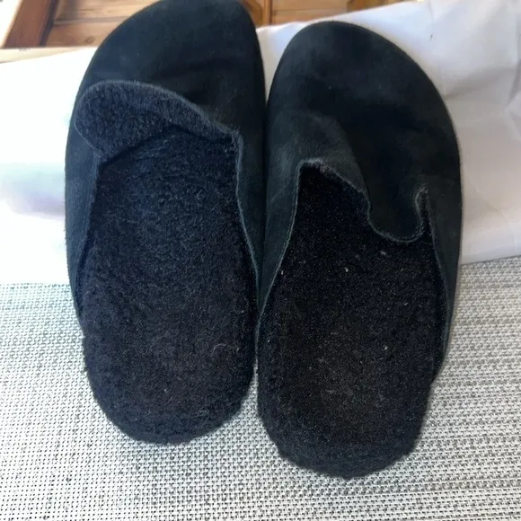 J. CREW , size 8.5 , Black Suede Slippers, soft cushion, pre loved 🥰