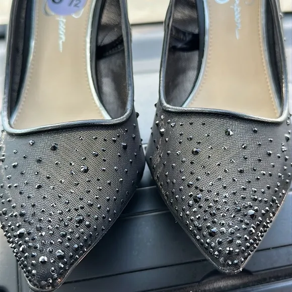 Jessica Simpson stunning black pointef toe pumps size 8 1/2 with crystals