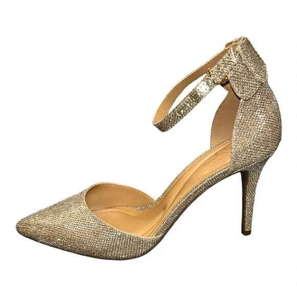 Jessica Simpson Whispie Pump heels In Gold. Brand new size 9.5 M