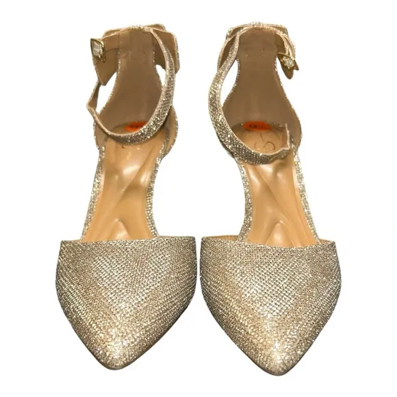 Jessica Simpson Whispie Pump heels In Gold. Brand new size 9.5 M