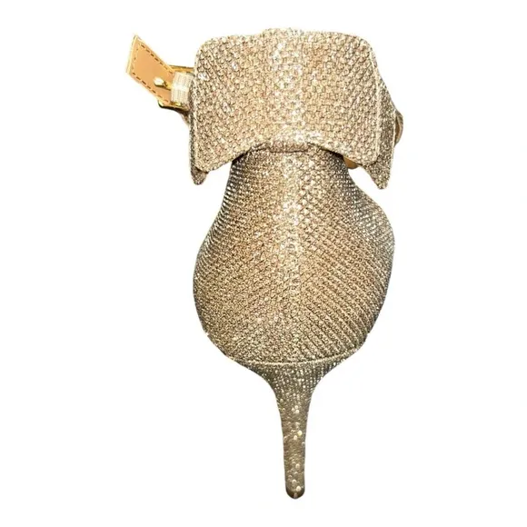 Jessica Simpson Whispie Pump heels In Gold. Brand new size 9.5 M