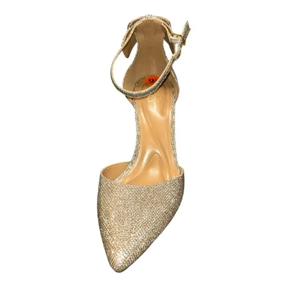 Jessica Simpson Whispie Pump heels In Gold. Brand new size 9.5 M