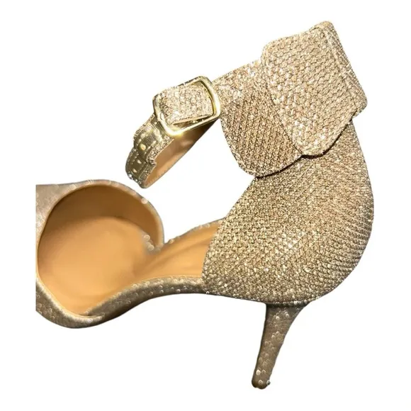 Jessica Simpson Whispie Pump heels In Gold. Brand new size 9.5 M