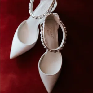 Jewel Badgley Mischka Ivory Pointed Toe Heels with Beaded Strap 8M