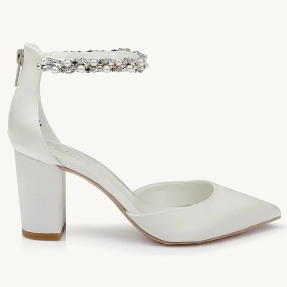 Jewel Badgley Mischka Ivory Pointed Toe Heels with Beaded Strap 8M