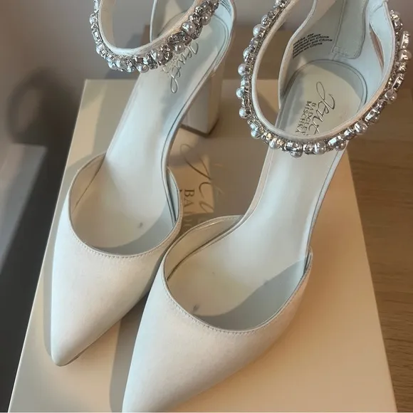 Jewel Badgley Mischka Ivory Pointed Toe Heels with Beaded Strap 8M