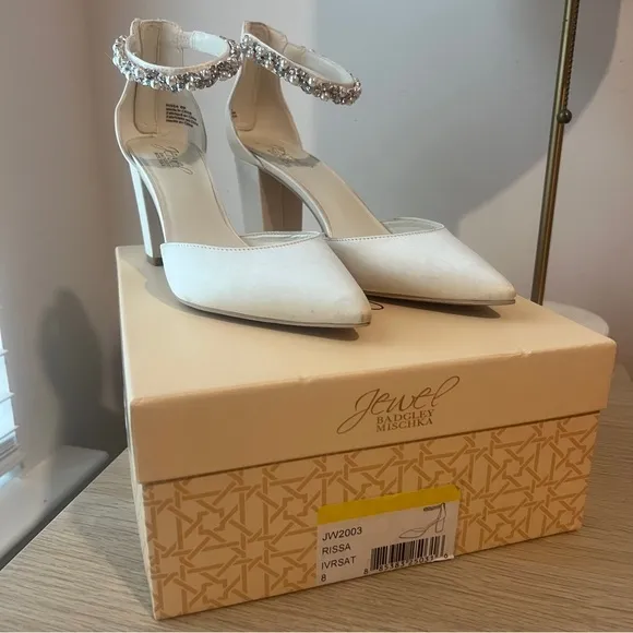 Jewel Badgley Mischka Ivory Pointed Toe Heels with Beaded Strap 8M