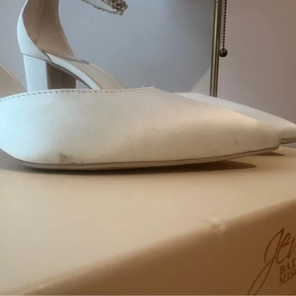 Jewel Badgley Mischka Ivory Pointed Toe Heels with Beaded Strap 8M