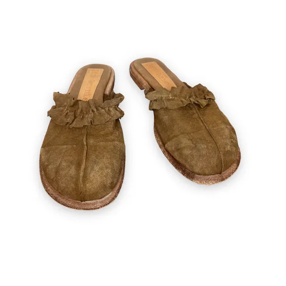 Jim Barnier ruffle suede slide mules tan 9